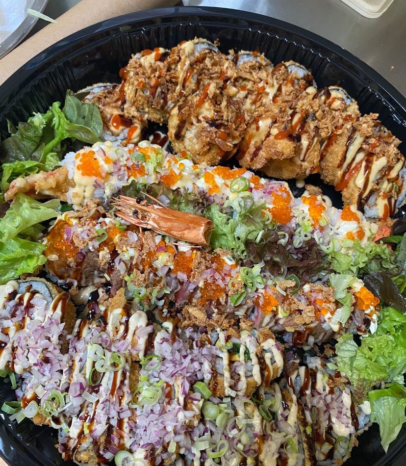 Crunchy rolls met rode ui en saus
