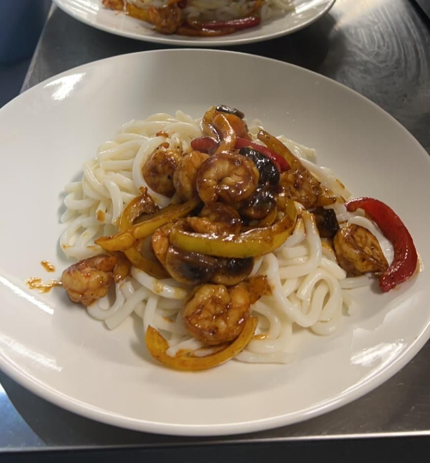 Udon met garnalen en paprika